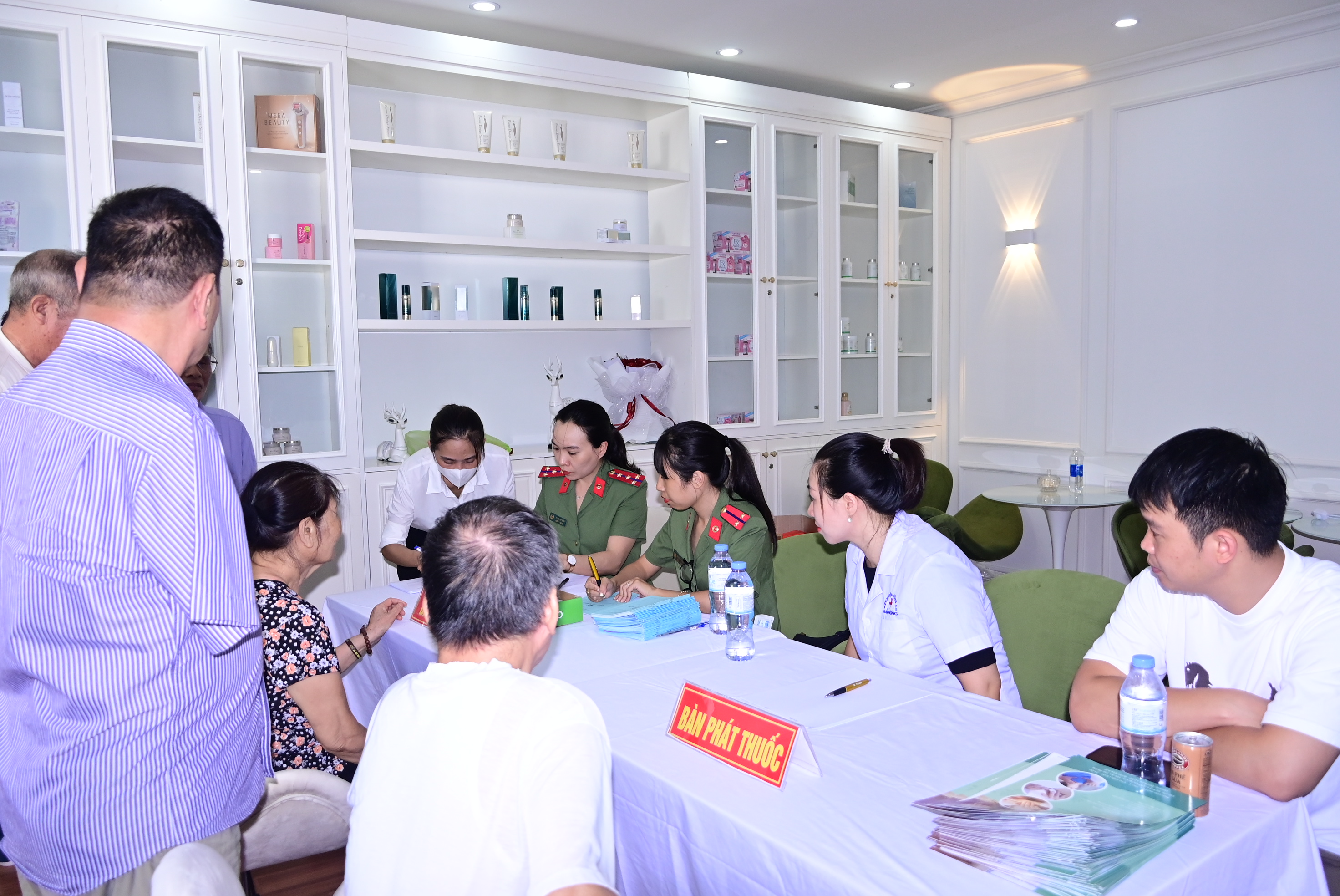 Bệnh viện Công an thành phố: Tổ chức khám bệnh tình nguyện, cấp thuốc miễn phí cho hơn 100 bệnh nhân tại phường Đằng Lâm (quận Hải An)